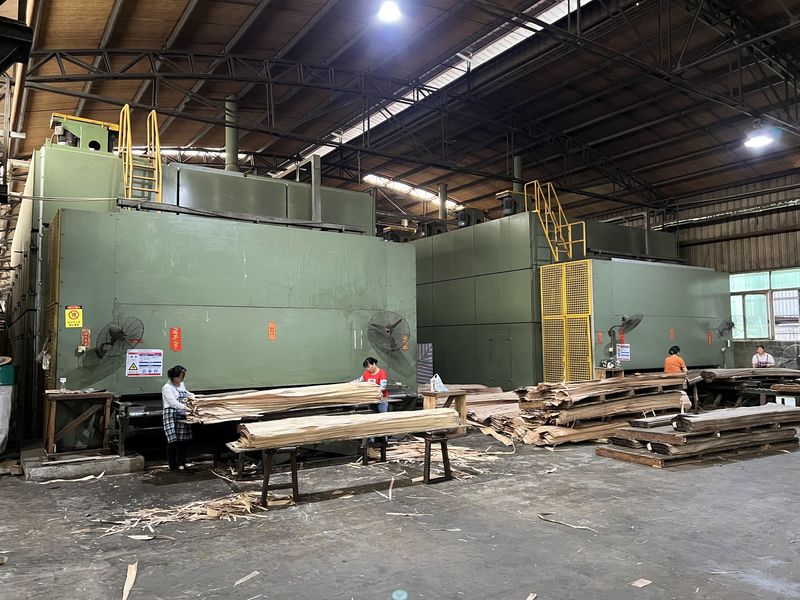 Dongguan Lingfeng Wood Industry Co., Ltd. производственная линия производителя