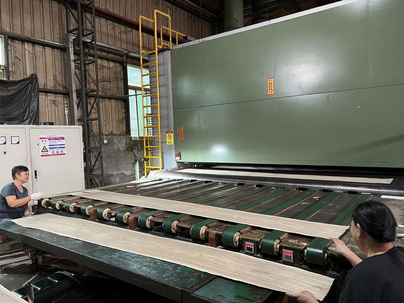 Dongguan Lingfeng Wood Industry Co., Ltd. производственная линия производителя