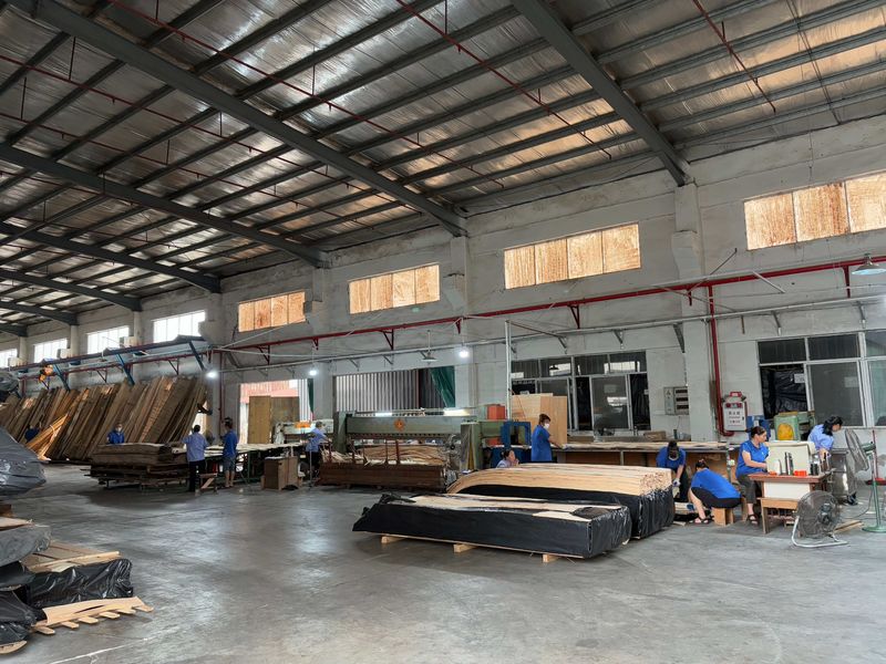 Dongguan Lingfeng Wood Industry Co., Ltd. производственная линия производителя